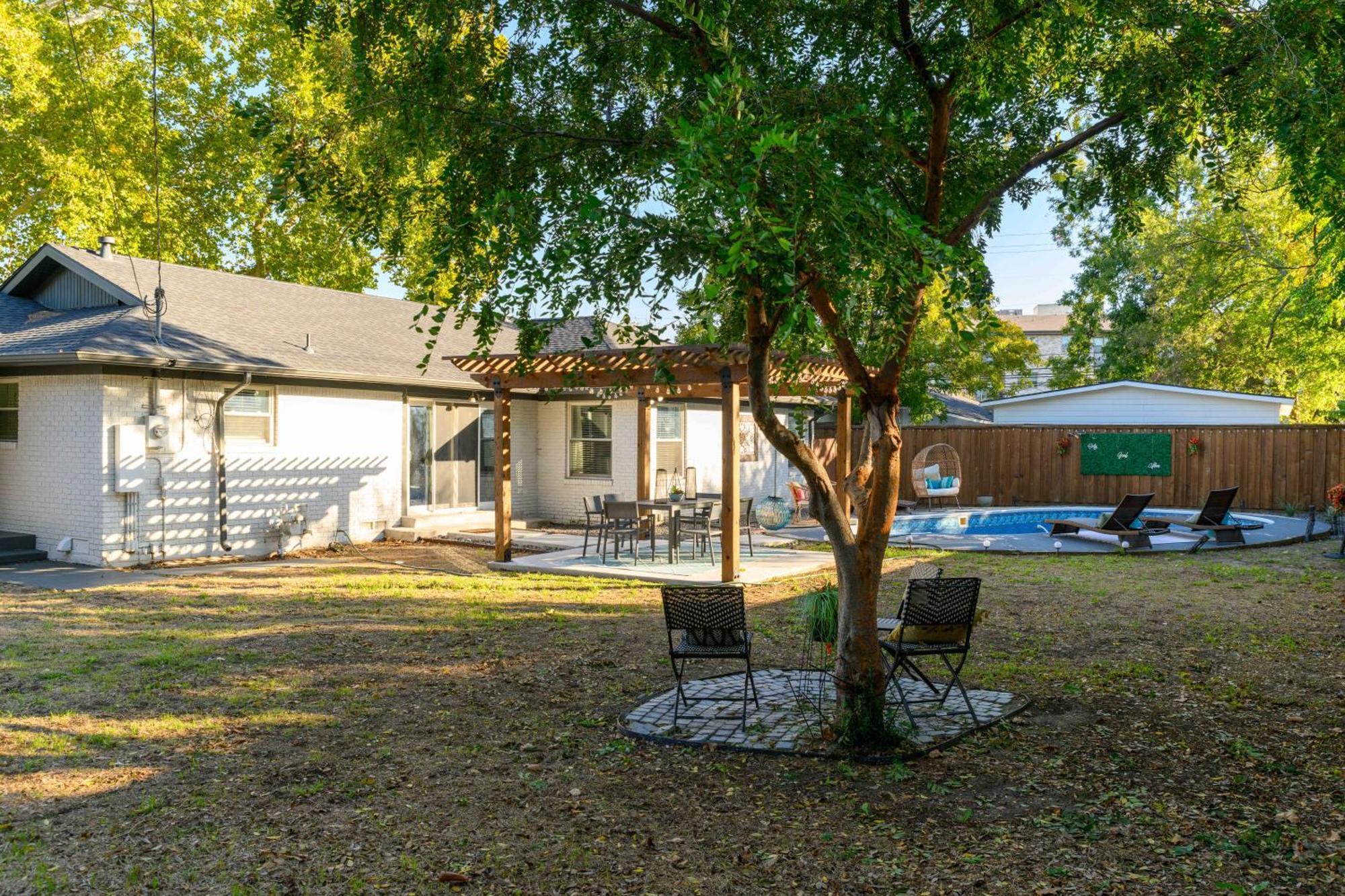 Modern Midway Hollow With Pool! Vila Dallas Exterior foto